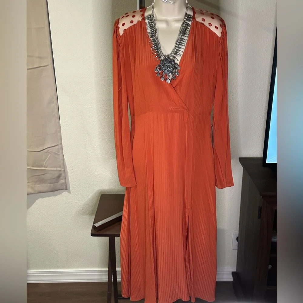 NWT Perfect Fall Dress! Color, length and details are on trend for Fall 2023 🍁 - Picture 1 of 8